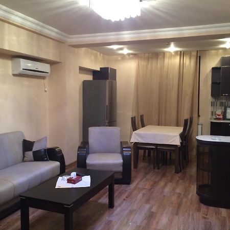 Yeznik Koghbatsi - Amiryan Crossroads 2 Bedroom Comfortable Apartment With Balcony Ko333 Jereván Kültér fotó