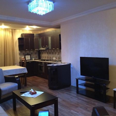 Yeznik Koghbatsi - Amiryan Crossroads 2 Bedroom Comfortable Apartment With Balcony Ko333 Jereván Kültér fotó