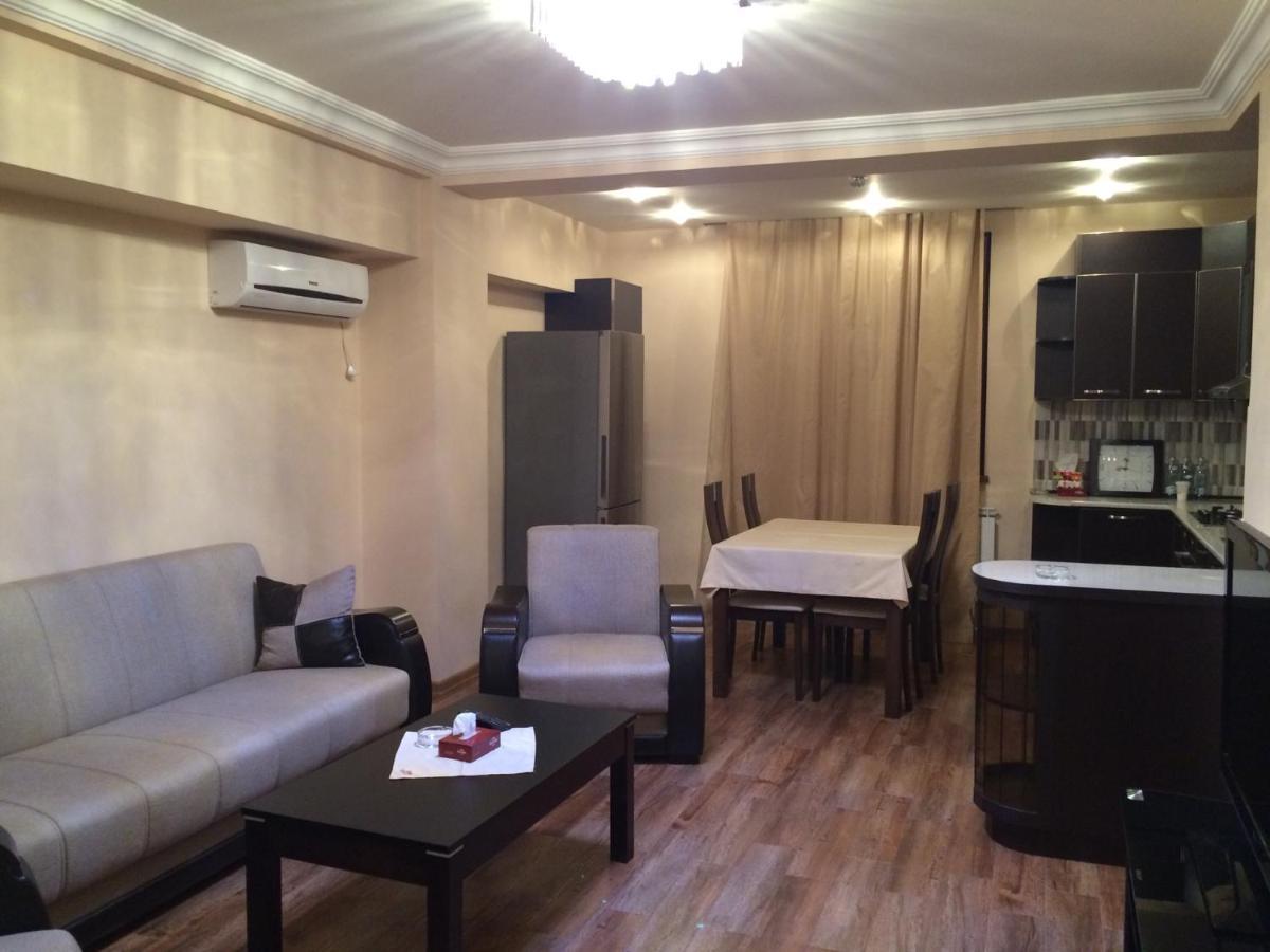 Yeznik Koghbatsi - Amiryan Crossroads 2 Bedroom Comfortable Apartment With Balcony Ko333 Jereván Kültér fotó