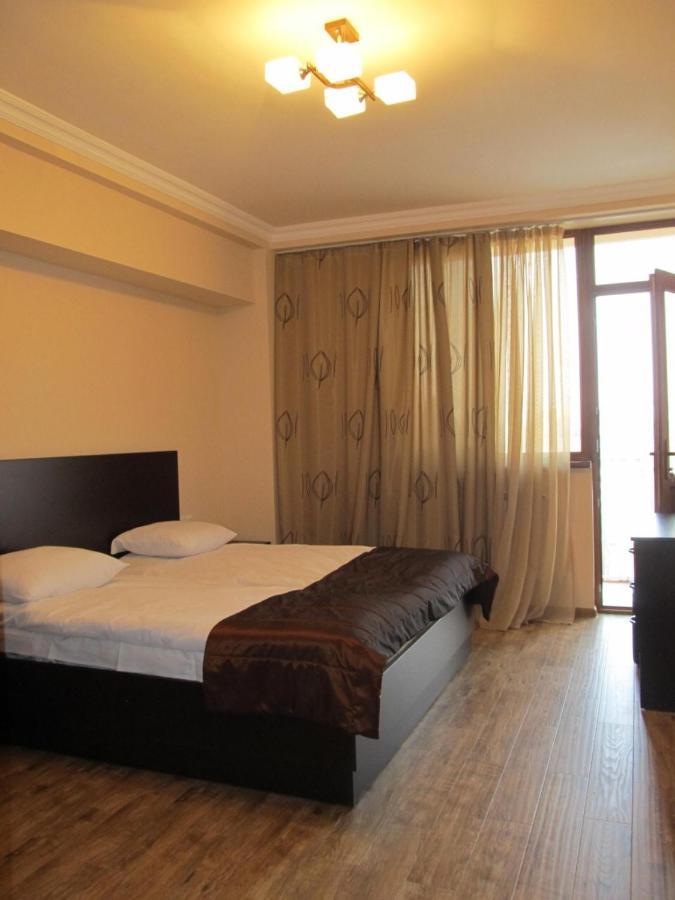 Yeznik Koghbatsi - Amiryan Crossroads 2 Bedroom Comfortable Apartment With Balcony Ko333 Jereván Kültér fotó