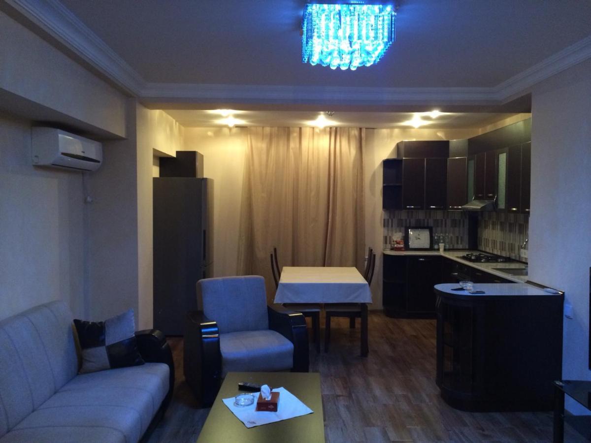 Yeznik Koghbatsi - Amiryan Crossroads 2 Bedroom Comfortable Apartment With Balcony Ko333 Jereván Kültér fotó